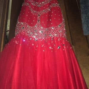 Long red dress size 4 no tags. worn once